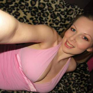 Pokojná žena pripravená spoznať nové duše